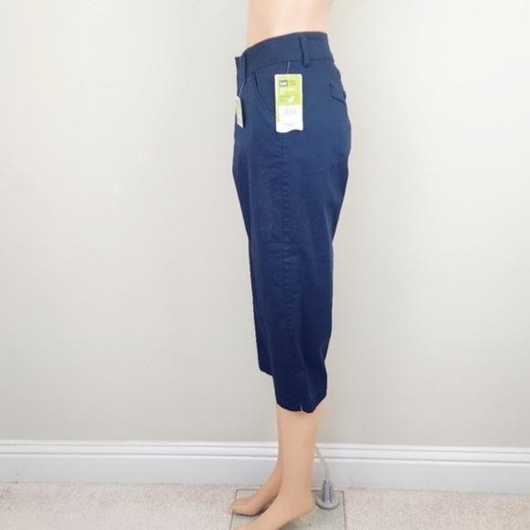 Lee Natural Fit Just Below The Waist Capri Pants - Picture 2 of 9